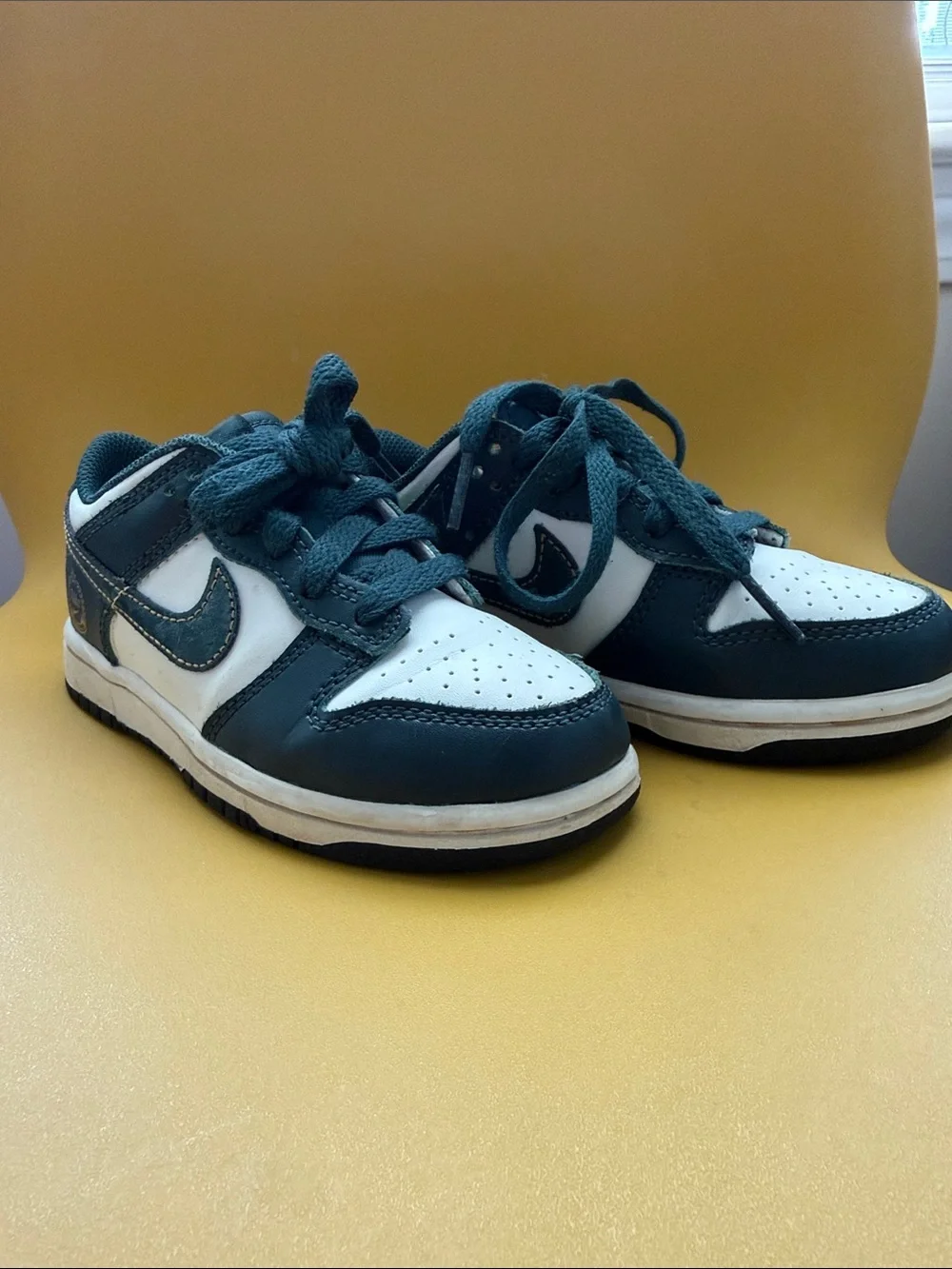 Nike Kids Green and White Sneakers